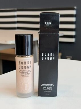 Bobbi Brown Weightless Skin Foundation SPF 15 - Ivory (C-024)